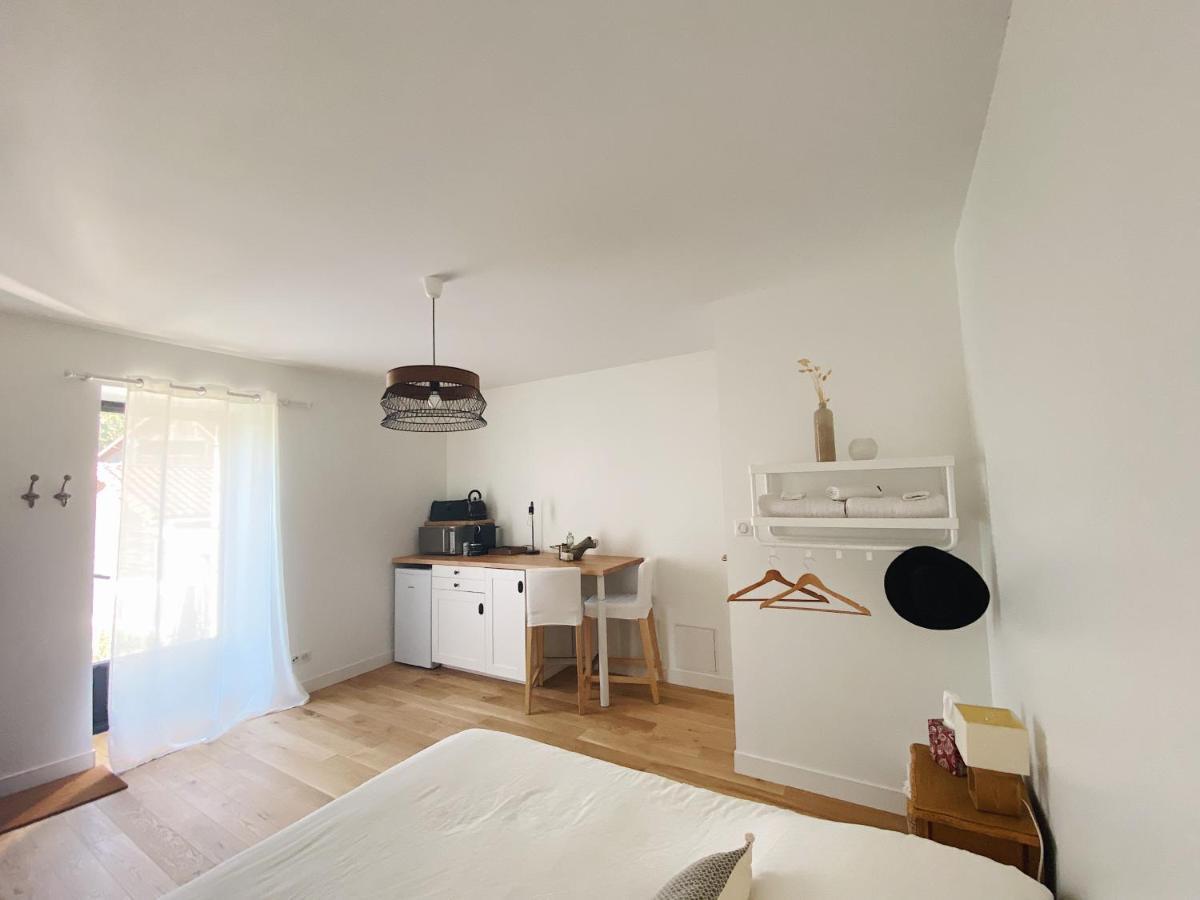 L'anne Xe, Independant Apartment Valeuil